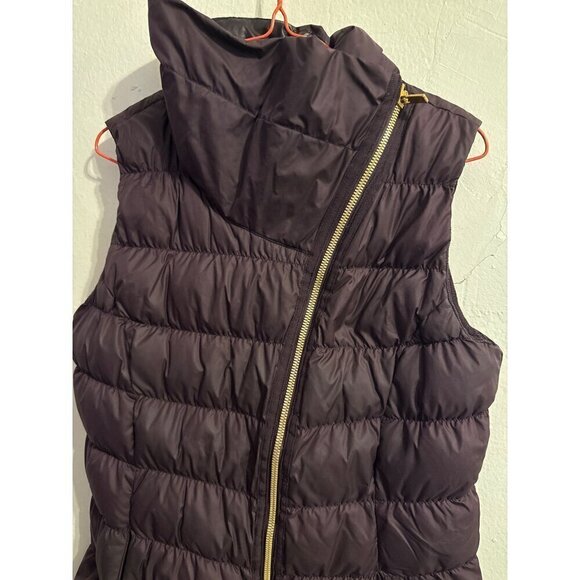Athleta Downabout Asymmetric Puffer Vest Wild Raisin Maroon No Flaws - Picture 2 of 15